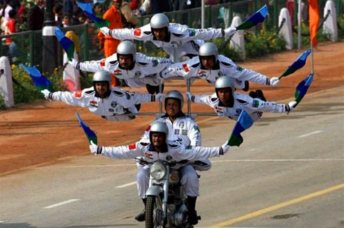 印度阅兵摩托车叠罗汉，Steam海盗游戏《ATLAS》外国玩家自炸船只