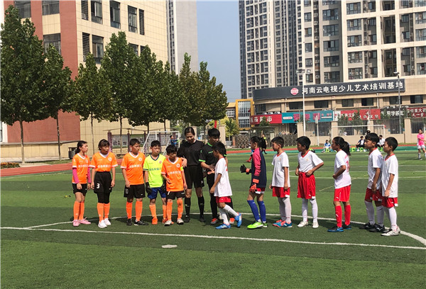 绿茵健将,“足”以撬动未来--高新实小五年级代表队参加“冠军杯”足球赛