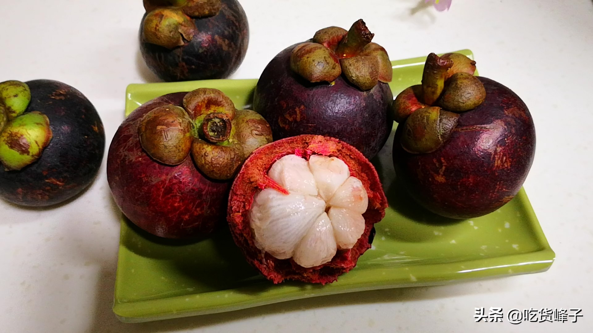 我叫山竹，迫不得已卖那么贵，其实我浑身都是宝，家家户户都需要