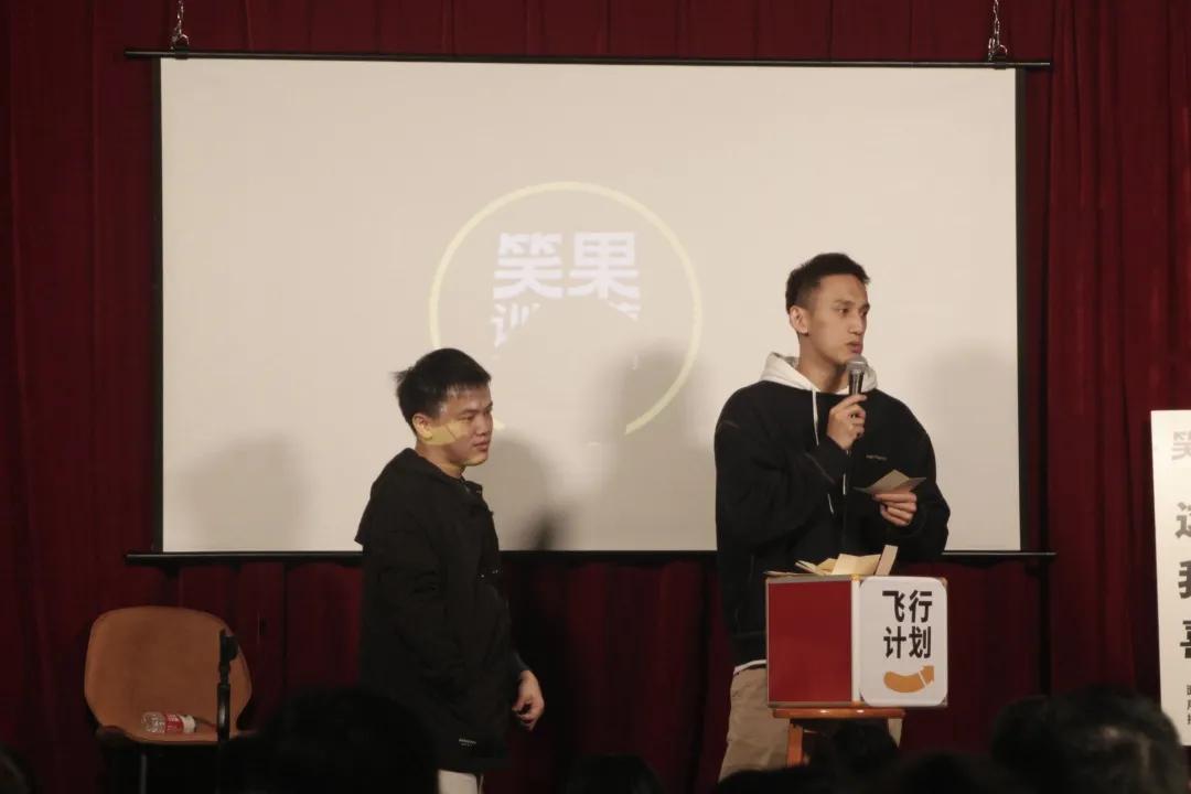 别争了,这条马路才是魔都内卷之王