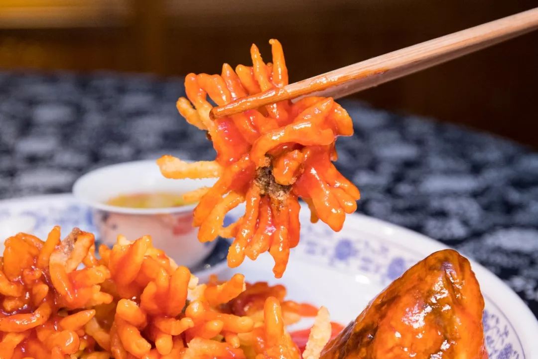 人均60的餐厅带舞台,60人一桌的餐厅