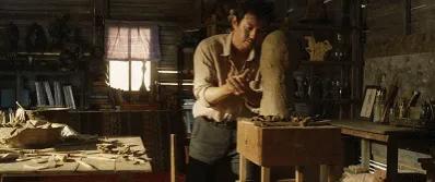 女子为艺术献身全裸出镜，身材火热