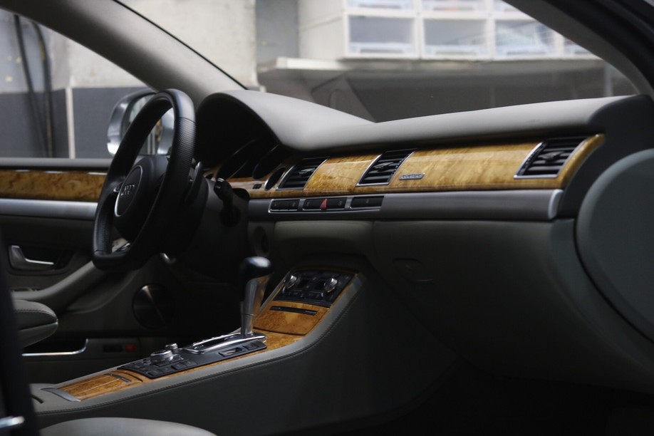 怪兽修车：修复一辆09年西装暴徒奥迪S8，当年售价200多万