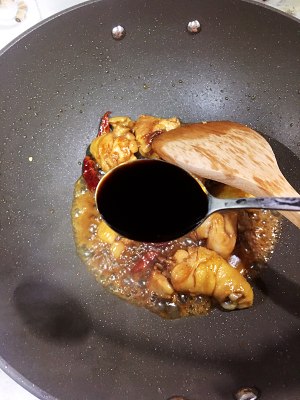 正宗蒸黄焖鸡视频,正宗黄焖鸡大料面