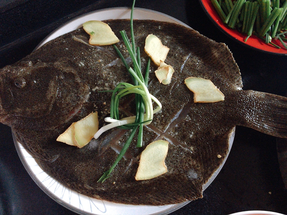 冰冻的鱼清蒸鱼用冷水蒸还是热水,清蒸鱼冷水上锅还是水开后上锅