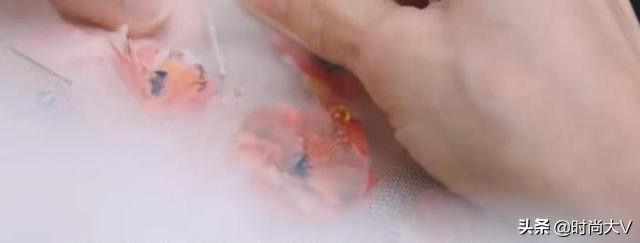 香奈儿的鞋子穿几次就报废,香奈儿鞋过水坑