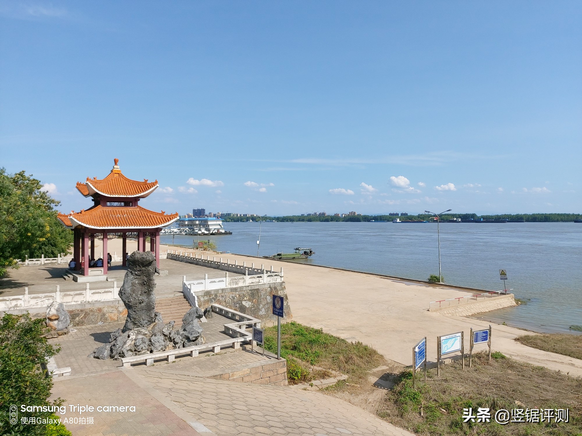 三星A80深度评测,6.7英寸全面屏,旋转摄像头设计