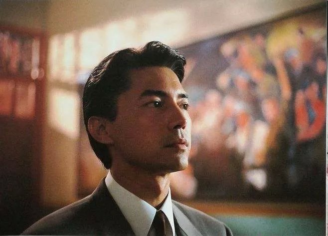 美籍华人演员尊龙 (香港演员尊龙身世)