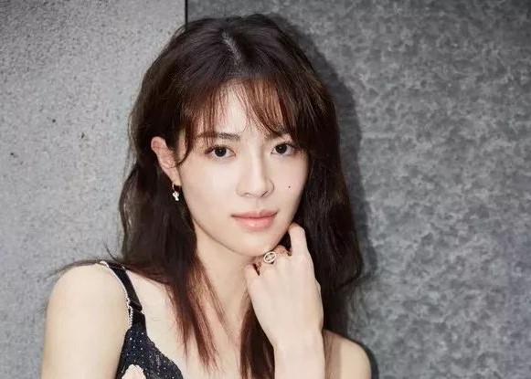 别再跟风了,别再整成网红脸了