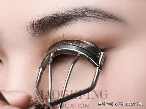 睫毛夹如何刷睫毛,怎么用睫毛夹刷睫毛