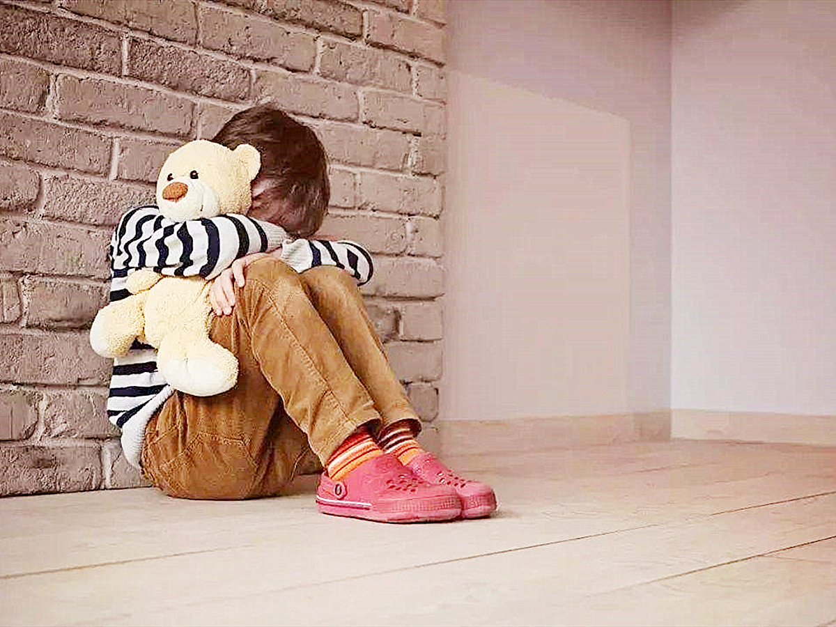 摸*处私**、夹腿,孩子看似“暧昧”的行为却含义复杂,家长需要注意