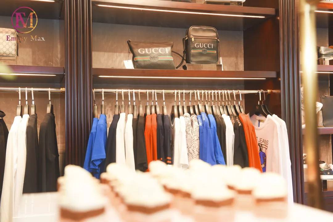 老铁放肆购!潮牌1~3折起,衣麦仓哈尔滨银泰店被时尚咖“攻陷”