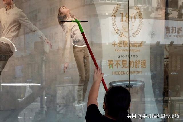 他被称为香港街拍之王：每一张照片都难以复制，诀窍在哪？