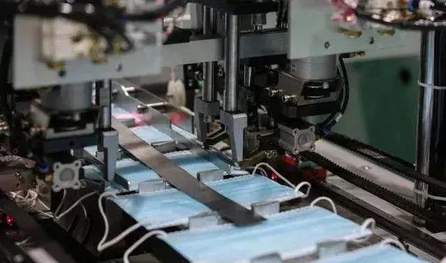 口罩创业十年背后的故事,口罩印钞机的视频