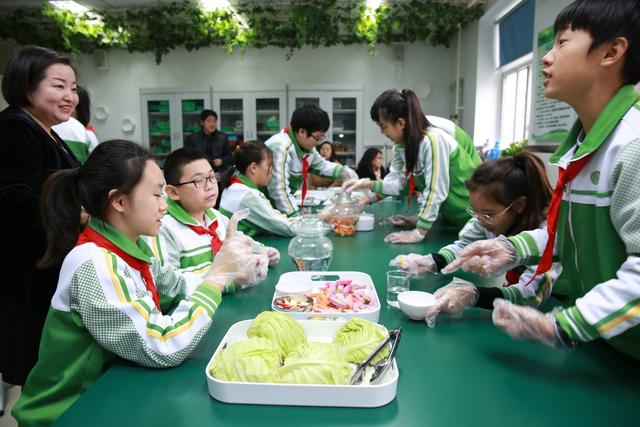 芳草地国际学校新疆,芳草地国际学校一年级