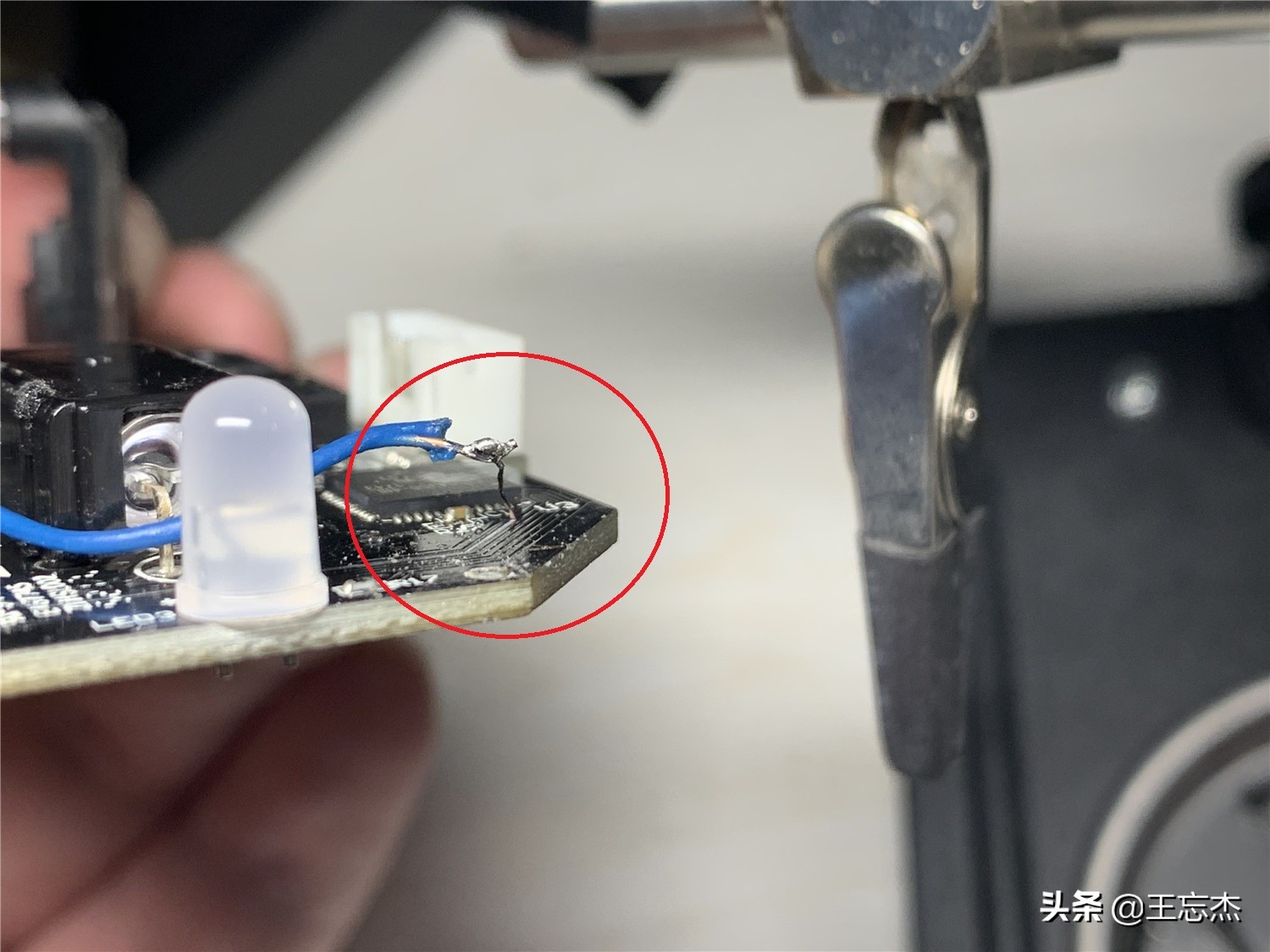 维修师傅的崩溃瞬间,修电器的师傅哭了