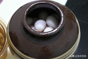 重庆盐蛋的腌制方法,四川泡盐蛋制作简单方法