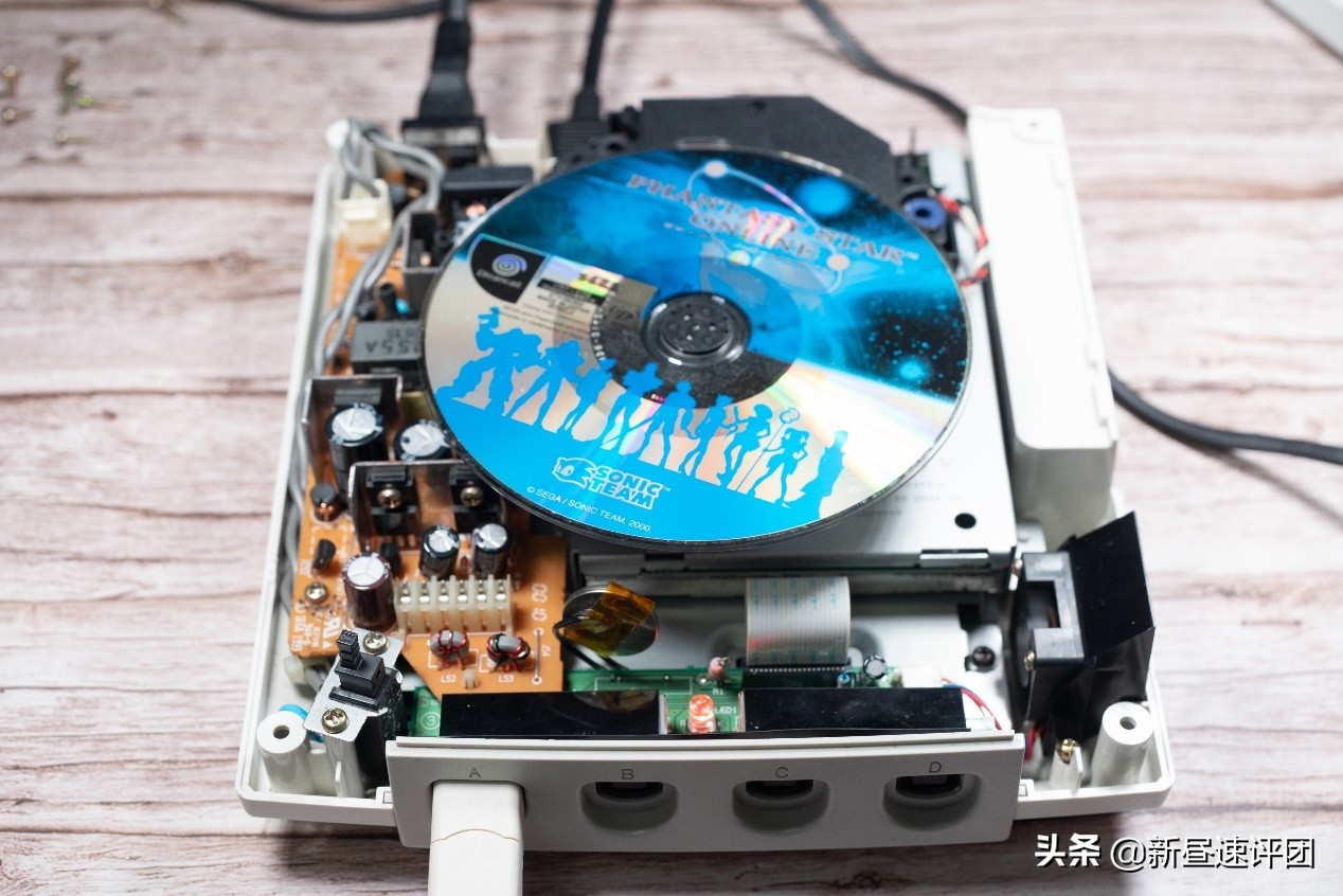 翻新修复DreamCast游戏机：好端端的产品，差点让公司倒闭