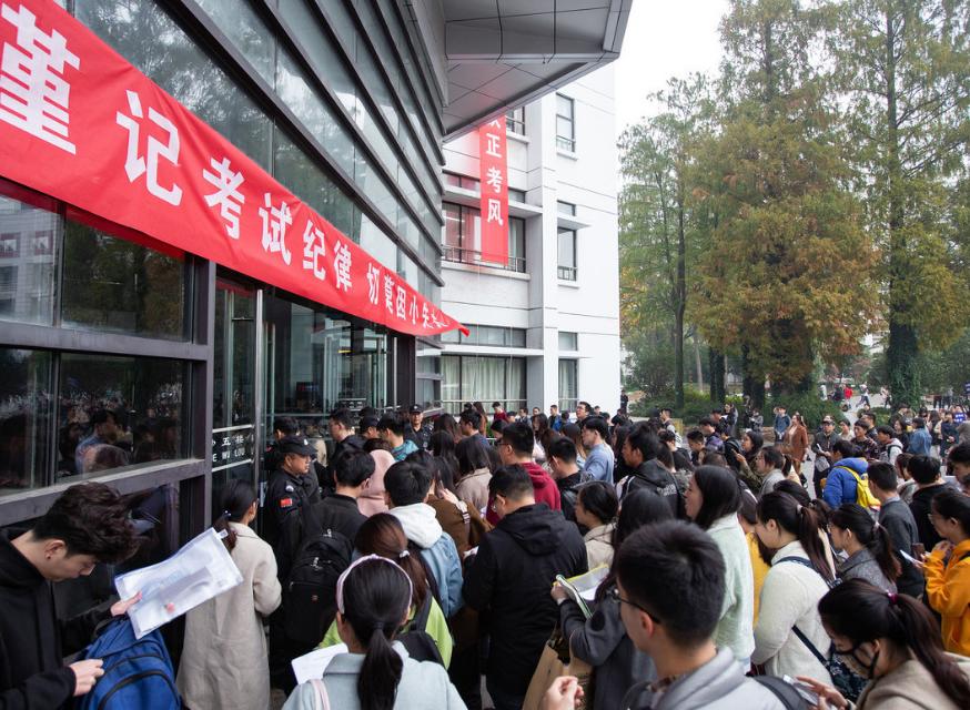 别再只盯着公务员了,我国仅有的3家正部级央企,待遇可好了