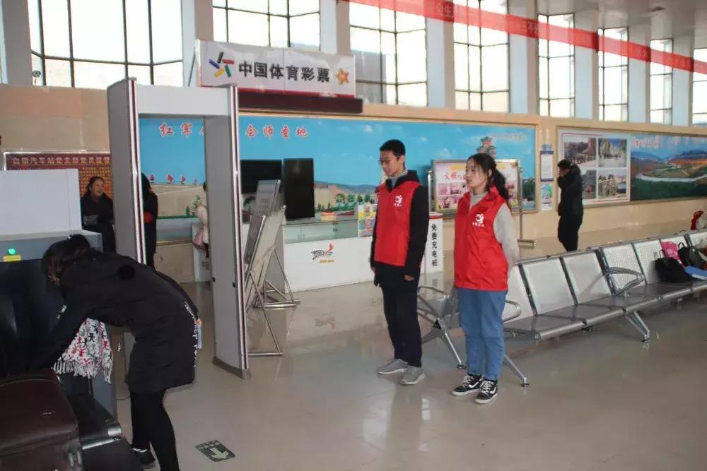 白银:爱心志愿者成为汽车站春运一道最亮风景线