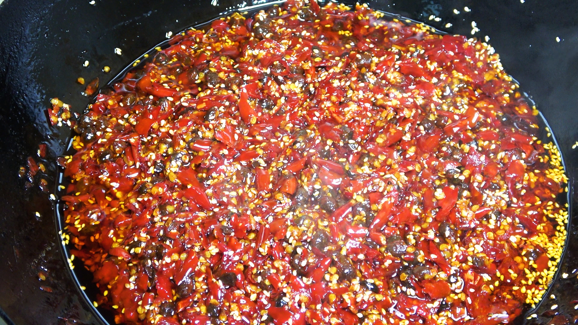 老干妈香辣豆豉酱的配方与制作,老干妈豆豉酱怎么做成的呢