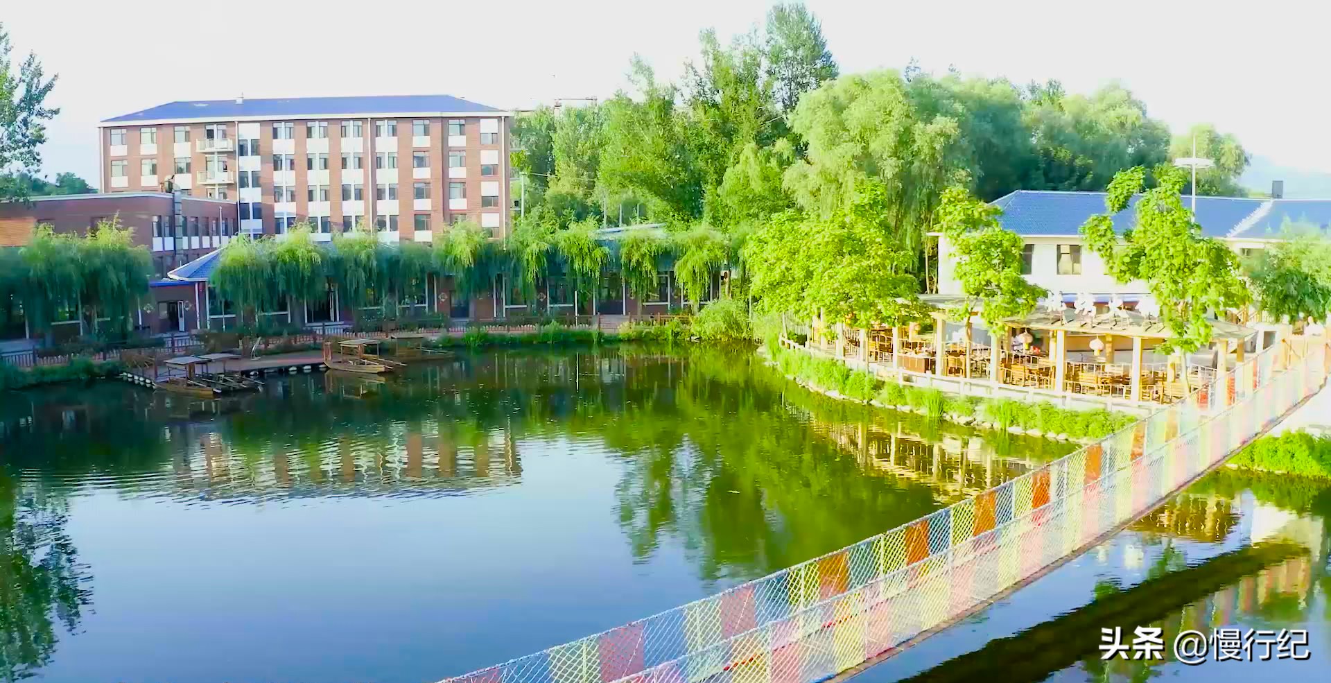 一眼温泉成就了方圆几十里的度假区,这里的悠闲生活,真的带劲