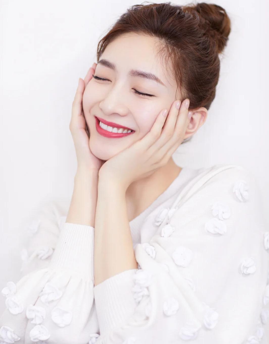 腮红一涂瑕疵就出来了,腮红画了和没画一样怎么办