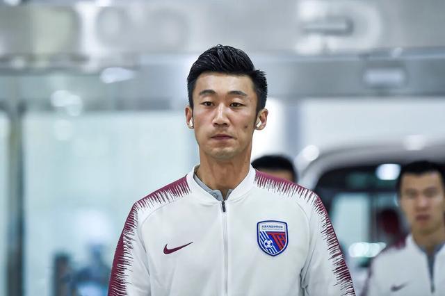 国足球员捐款，5人捐款合计92万，没人超过王霜，加一起不及李铁