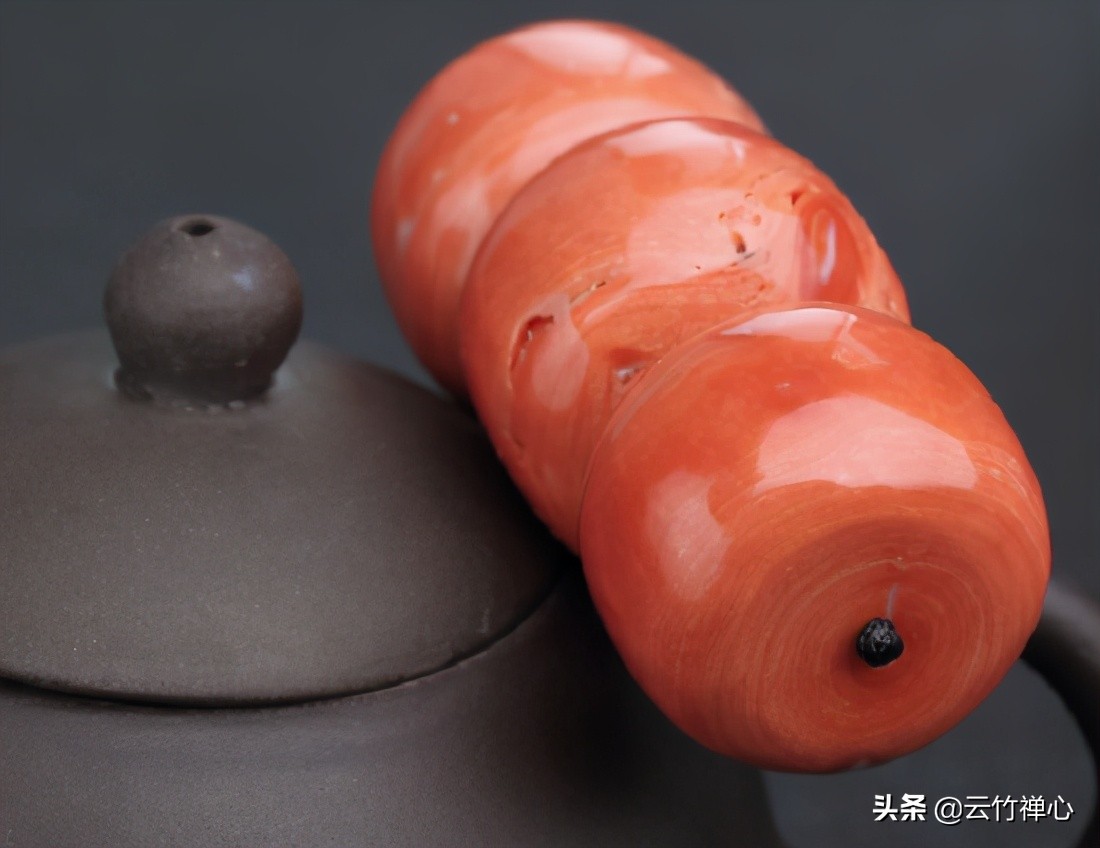 喜欢红珊瑚的人越来越多，我们怎么鉴别真假呢？