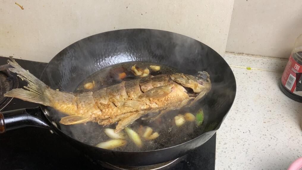 炸过的鱼怎么炖骨头酥软,炸过的鱼怎么炖好喝又营养丰富
