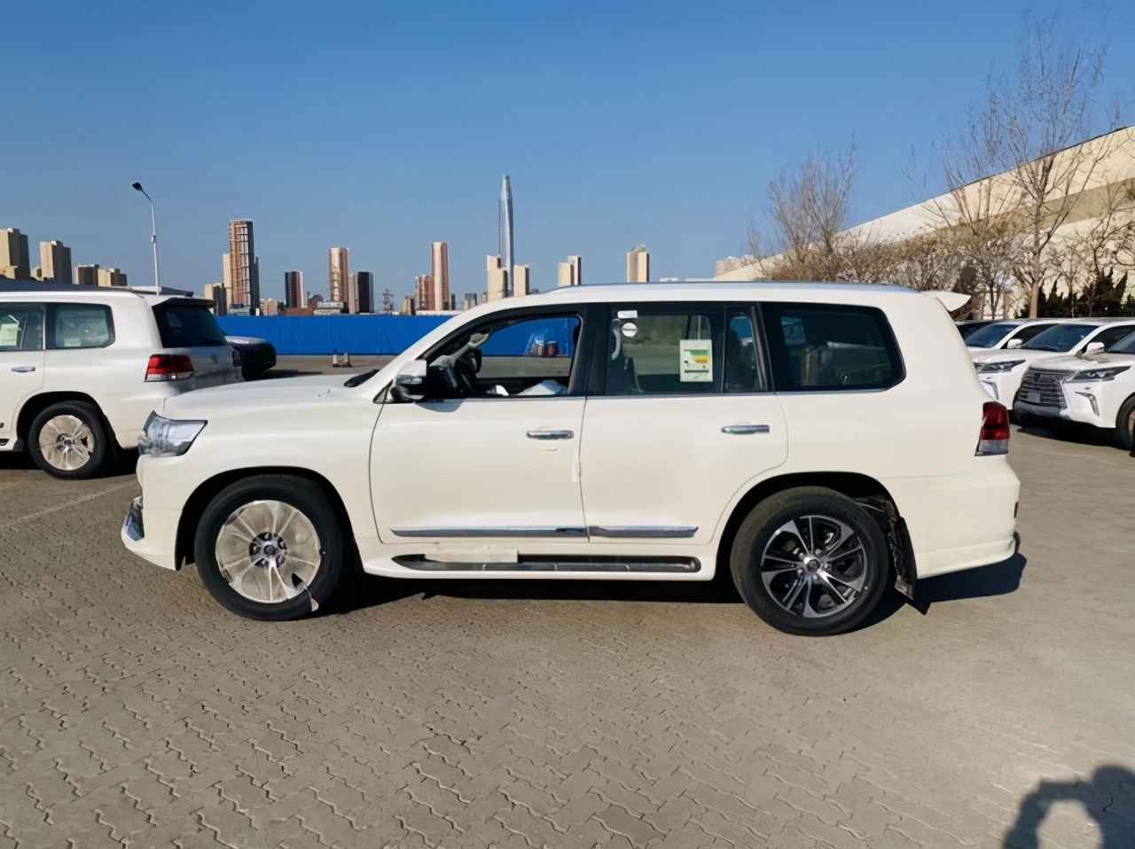 丰田兰德酷路泽5700顶配vxr黑色,丰田酷路泽5700v8exr与vxr区别