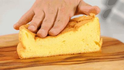 戚风蛋糕难点易错点,戚风蛋糕底下凹了是什么原因