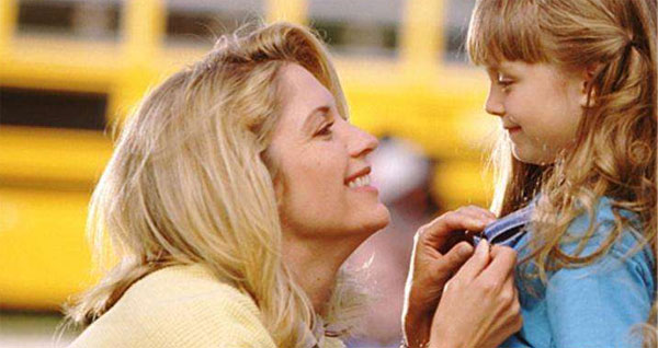 宝宝撞到桌角,孩子撞到桌角了怎么办