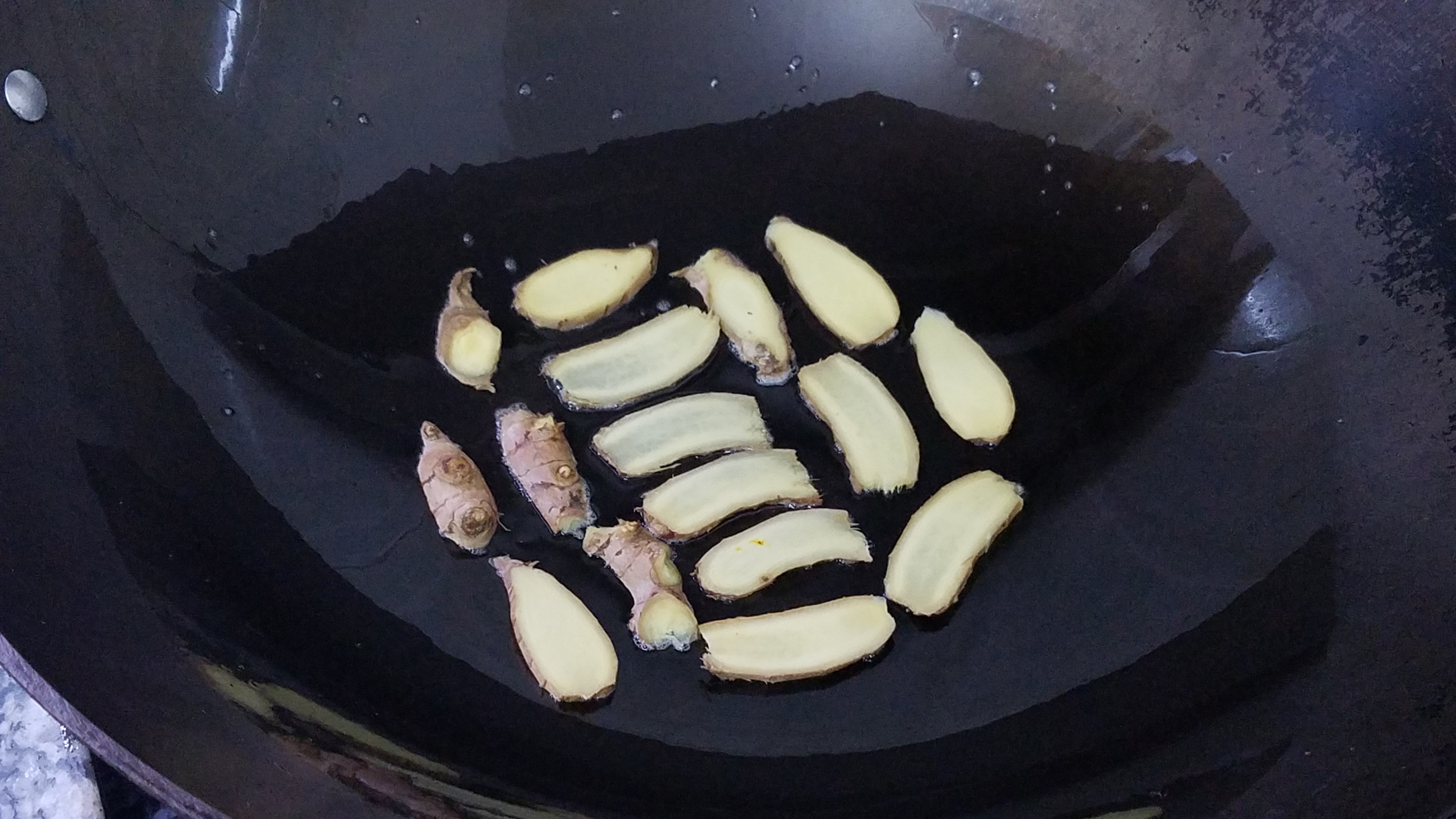 广东正宗的水煮盐焗鸡,广东用盐的盐焗鸡爪的正宗做法