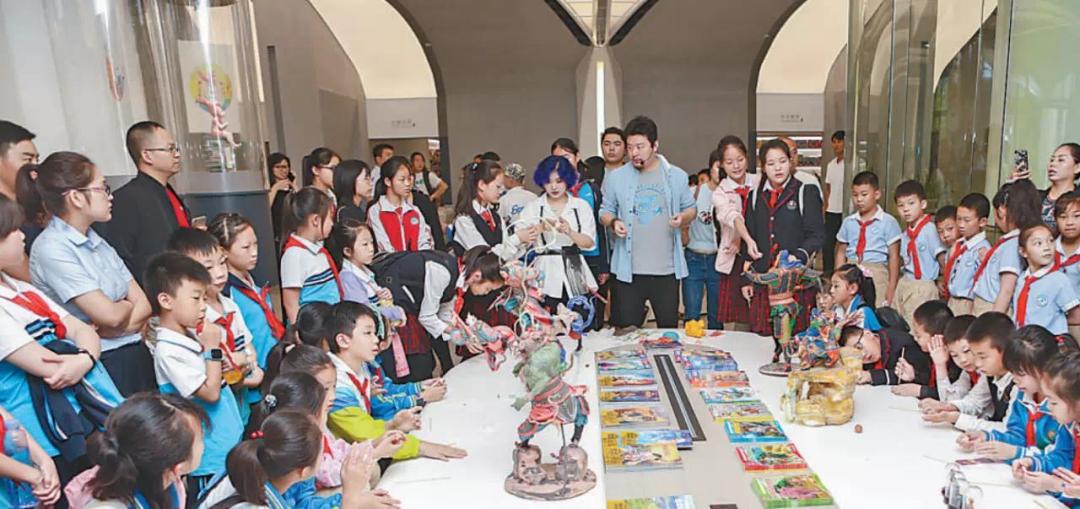 一起去看，藏在沣东自贸新天地里的“最美书店”！