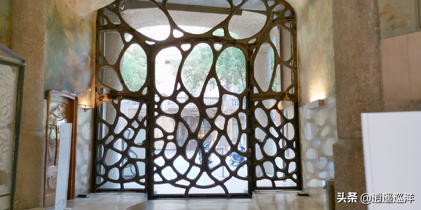 西班牙建筑大师高迪的建筑作品展,西班牙天才艺术设计大师高迪作品