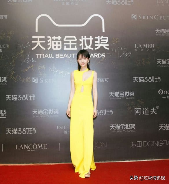 小个子别像王子文这样穿，过膝靴又肥又大丑爆了，还显矮