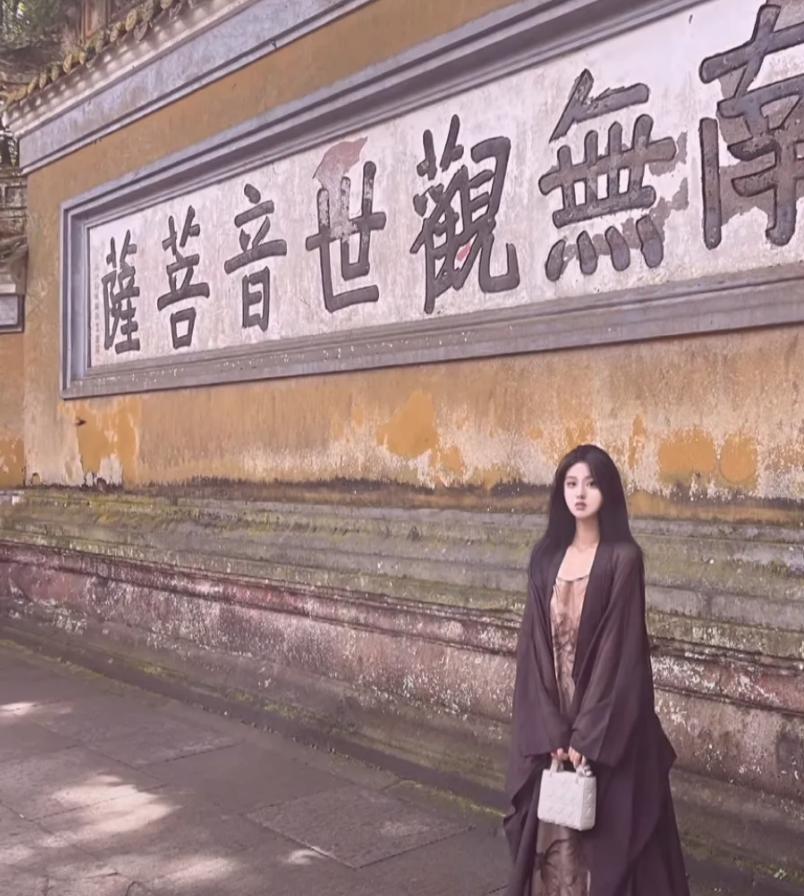 高小凤哪里吸引了高育良,高小凤多少岁遇见高育良