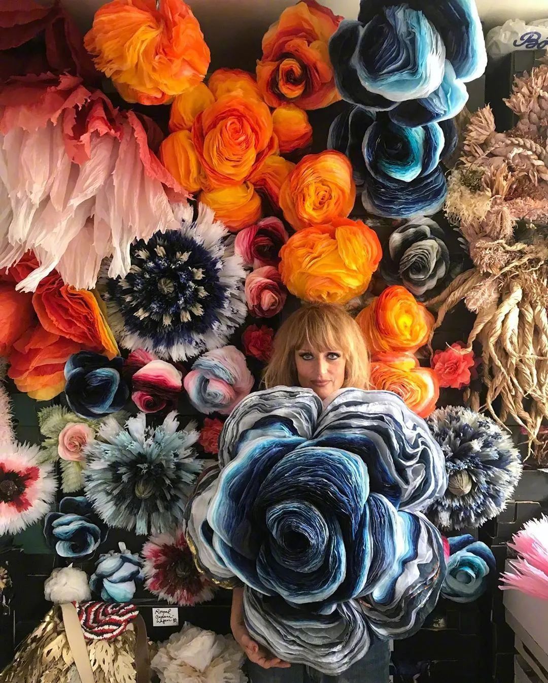 用纸巾做的花又简单又好看,用纸巾做的花很漂亮又简单