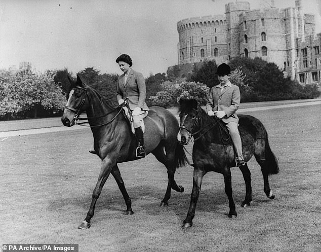 贵族娃都爱骑马？4岁夏洛特公主想要小马当圣诞礼物，乔治爱踢球