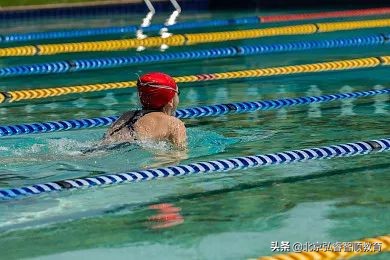 初学者如何学好蛙泳的技巧,抬头蛙泳如何快速入门