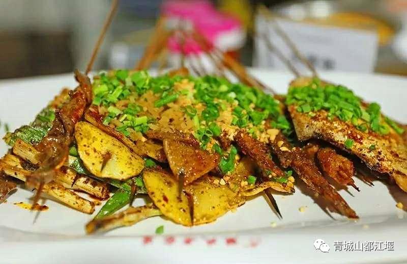 坐上公交去旅行!跟着这条101路线,带你玩遍大半个都江堰~一站一景,吃喝玩乐一网打尽!