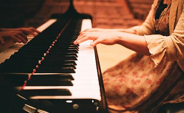 哈农所有曲子都需要高抬指吗,哈农怎么弹