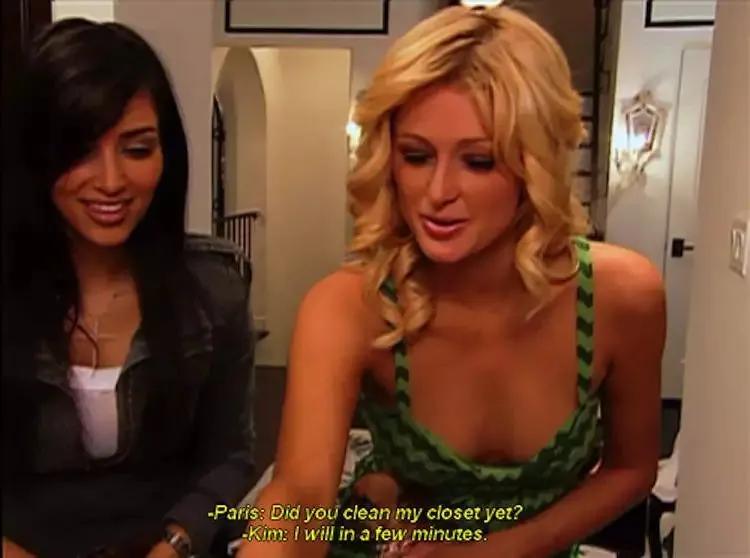 名媛卡戴珊,卡戴珊给希尔顿拎包照片