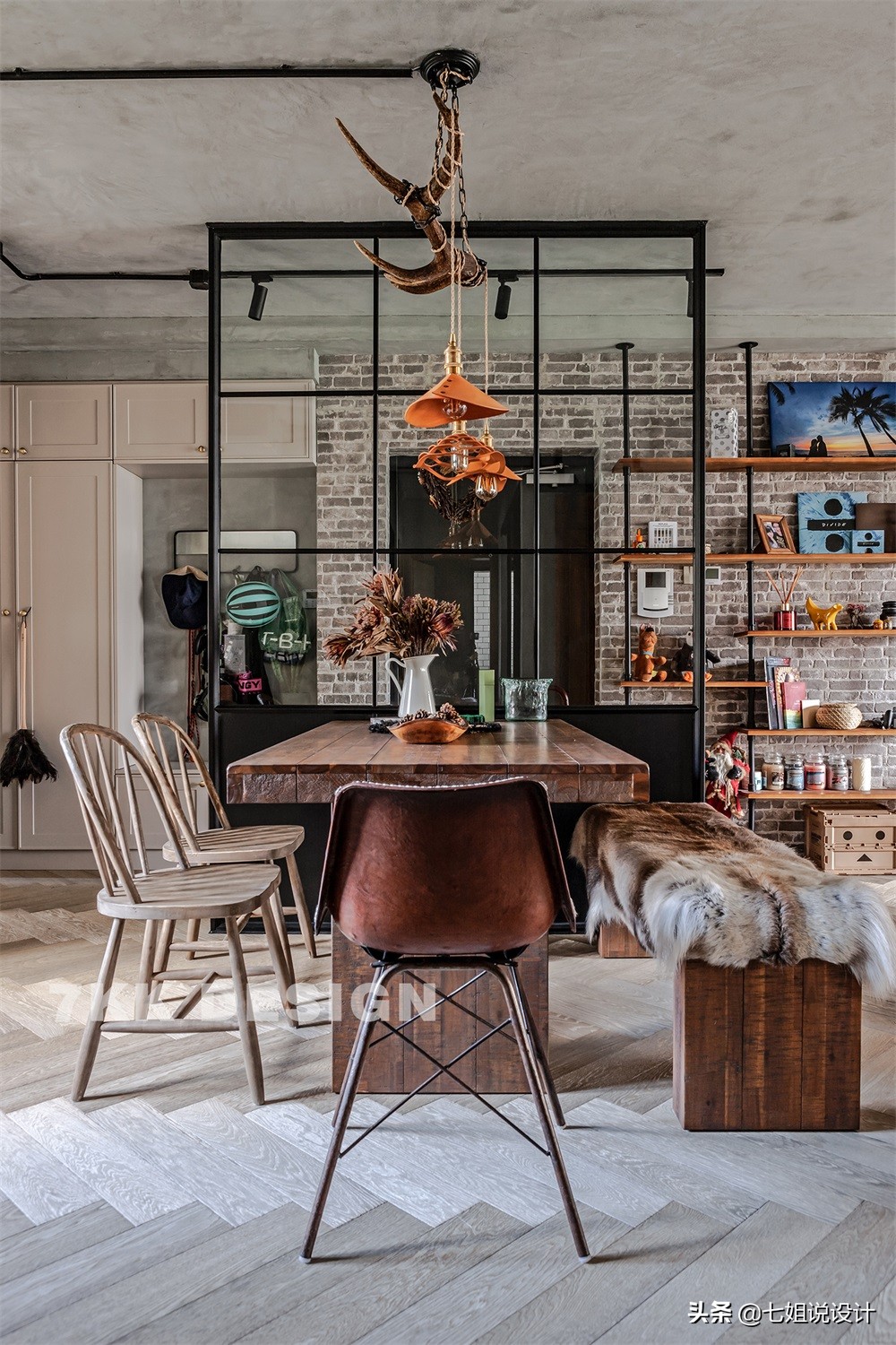 新梅共和城100m²工业风：大胆裸装，冷暖碰撞，演绎粗犷文艺之家