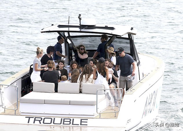 马特达蒙携妻参加威尼斯电影节,马特达蒙全家