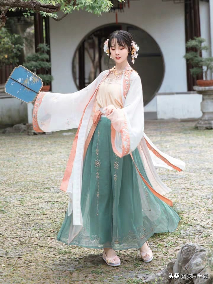 大唐不夜城汉尚华莲汉服体验馆,重回汉唐和汉尚华莲的汉服哪家好