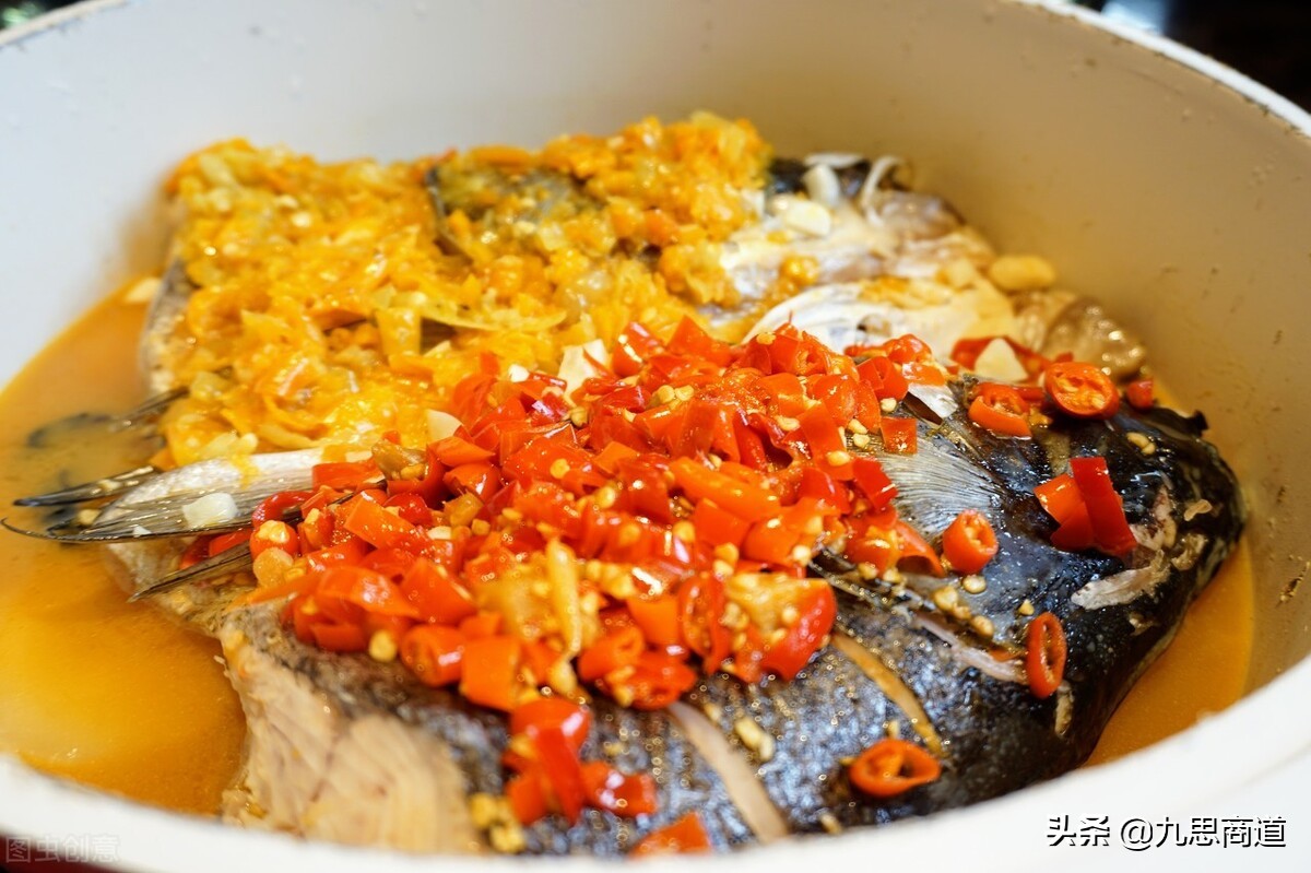 80后农村小伙创业开餐厅,开个300平湘菜馆能赚多少钱