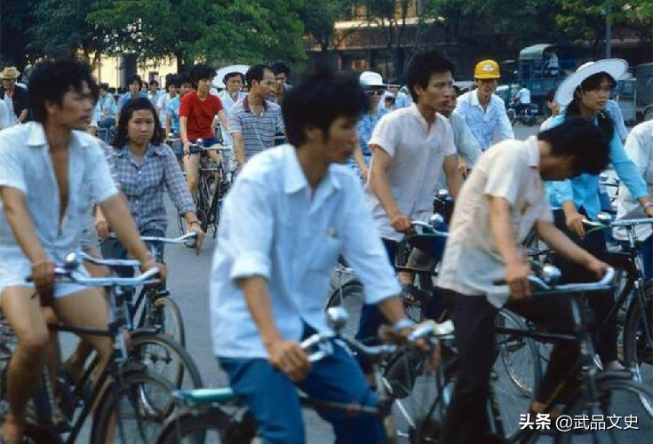 80年代一辆自行车有多牛逼,80年代多少钱能买一辆二八大杠