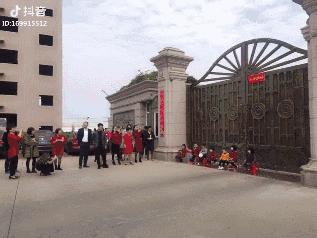 接亲堵门游戏需要提前告诉伴郎吗,新郎接亲堵门游戏大全教程